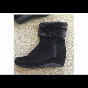 Stuart Weitzman Low heel black suede boot
